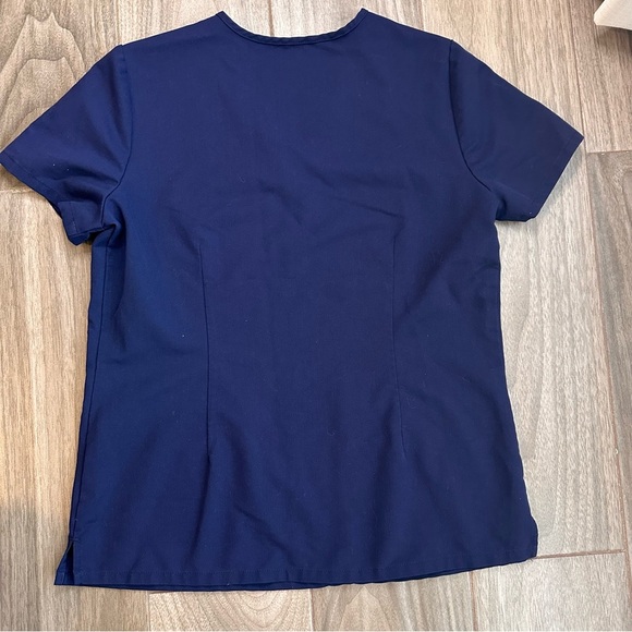 FIGS Women's Navy Blue V-Neck Top - Picture 2 of 6